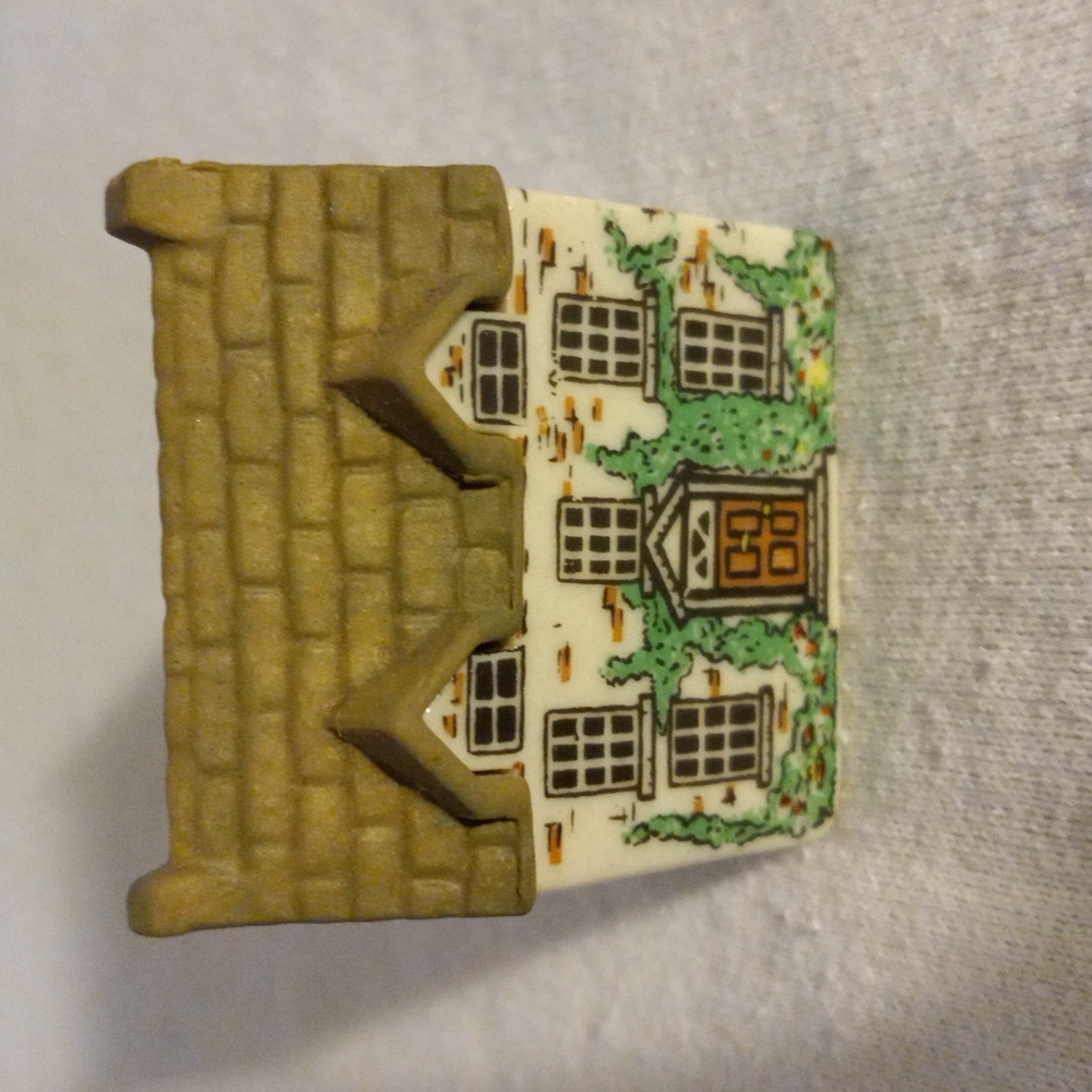 WADE Whimsey  set 1 #3 Dr Healers House. VINTAGE